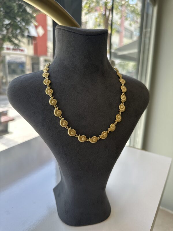 Deniz Kabuğu Motifli Çelik Kolye