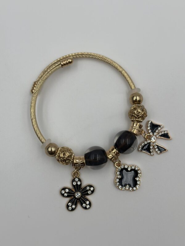 SİYAH VE GOLD DETAYLI CHARM BİLEZİK