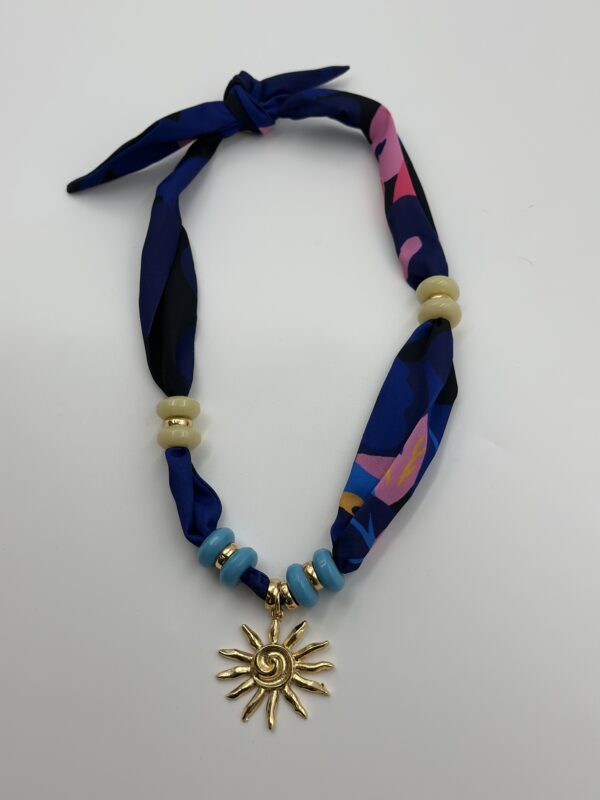 FULAR BAĞLAMALI GÜNEŞ CHARMLI KOLYE