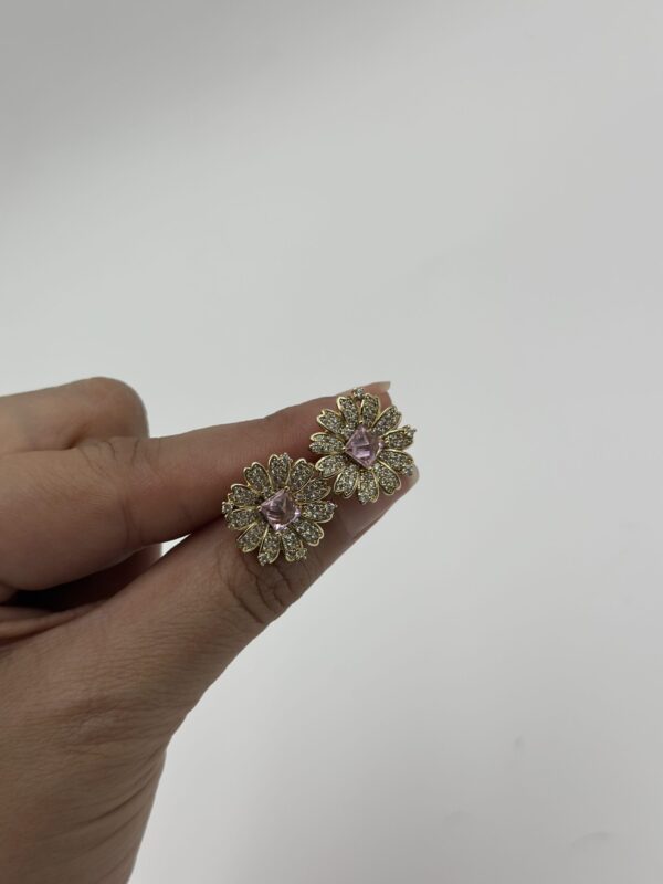 PEMBE IŞILTI ÇİÇEK KÜPE