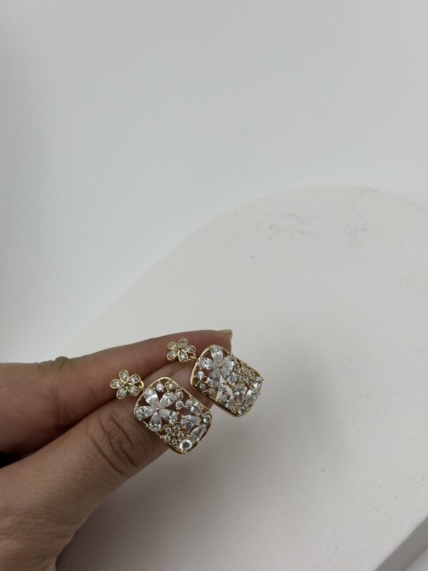 KRİSTAL ÇİÇEK IŞILTI KÜPE