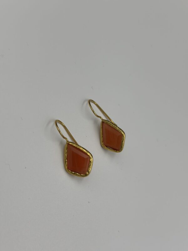 KARAMEL TAŞLI ÇELİK KÜPE