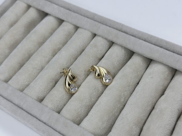 KIVRIM FORM TAŞLI ÇELİK KÜPE