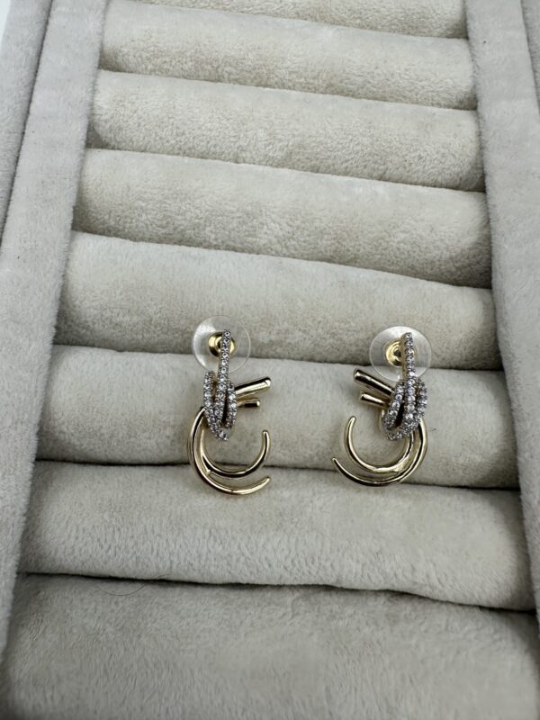 ZARİF ÇİFT HALKA TAŞLI ÇELİK KÜPE