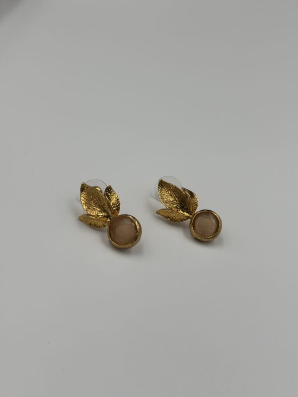 YAPRAK DETAYLI DOĞAL TAŞ KÜPE