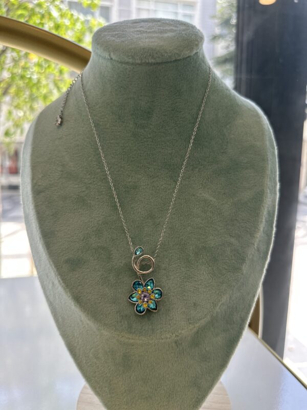 MAVİ IŞILTI ÇELİK ÇİÇEK KOLYE