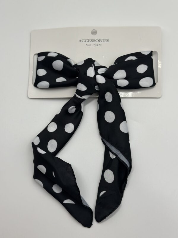 SİYAH BEYAZ PUANTİYELİ SATEN FULAR