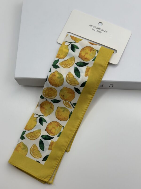 YAZ ESİNTİSİ LİMON DESEN SATEN FULAR