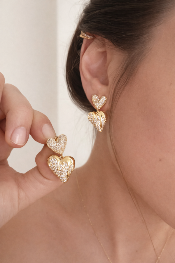 AKIŞKAN KALP TAŞLI KÜPE